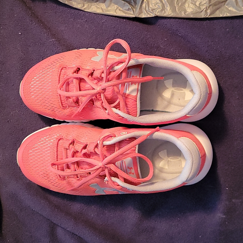 Womens UA Sneakers Sz 7